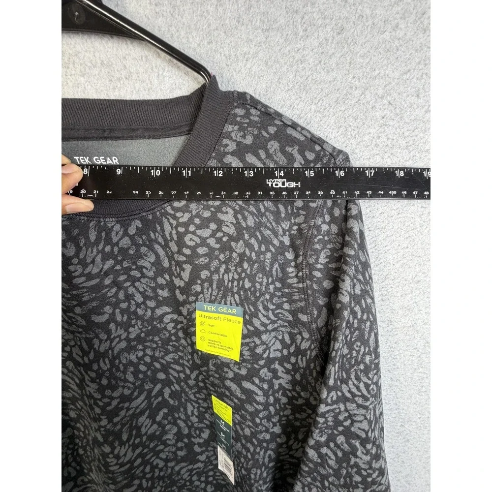 Tek Gear Sweatshirt Mens Medium‎ Gray Ultrasoft Fleece Pullover Crewneck Print